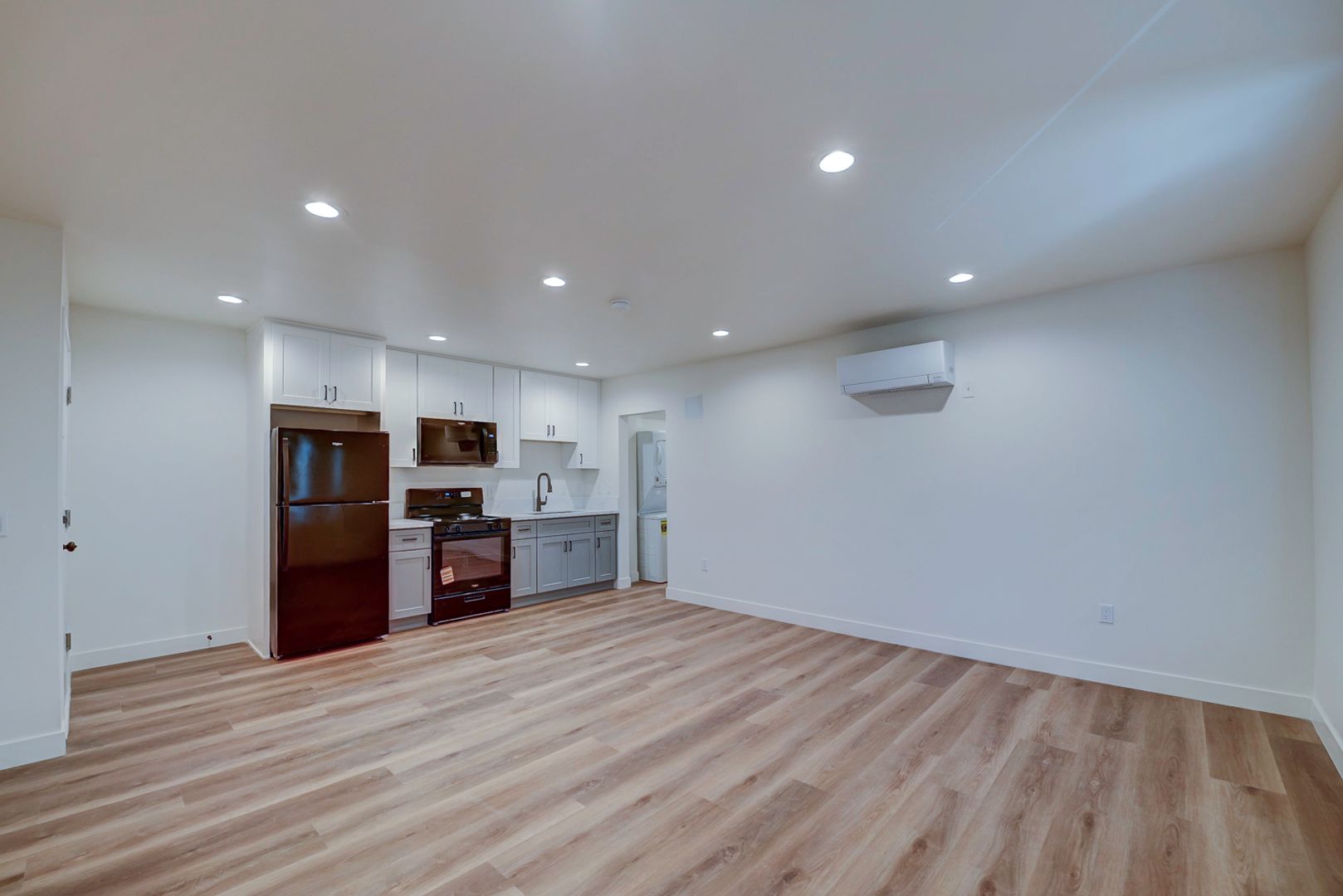 Santa Ana Apartment: 829 N Garfield St