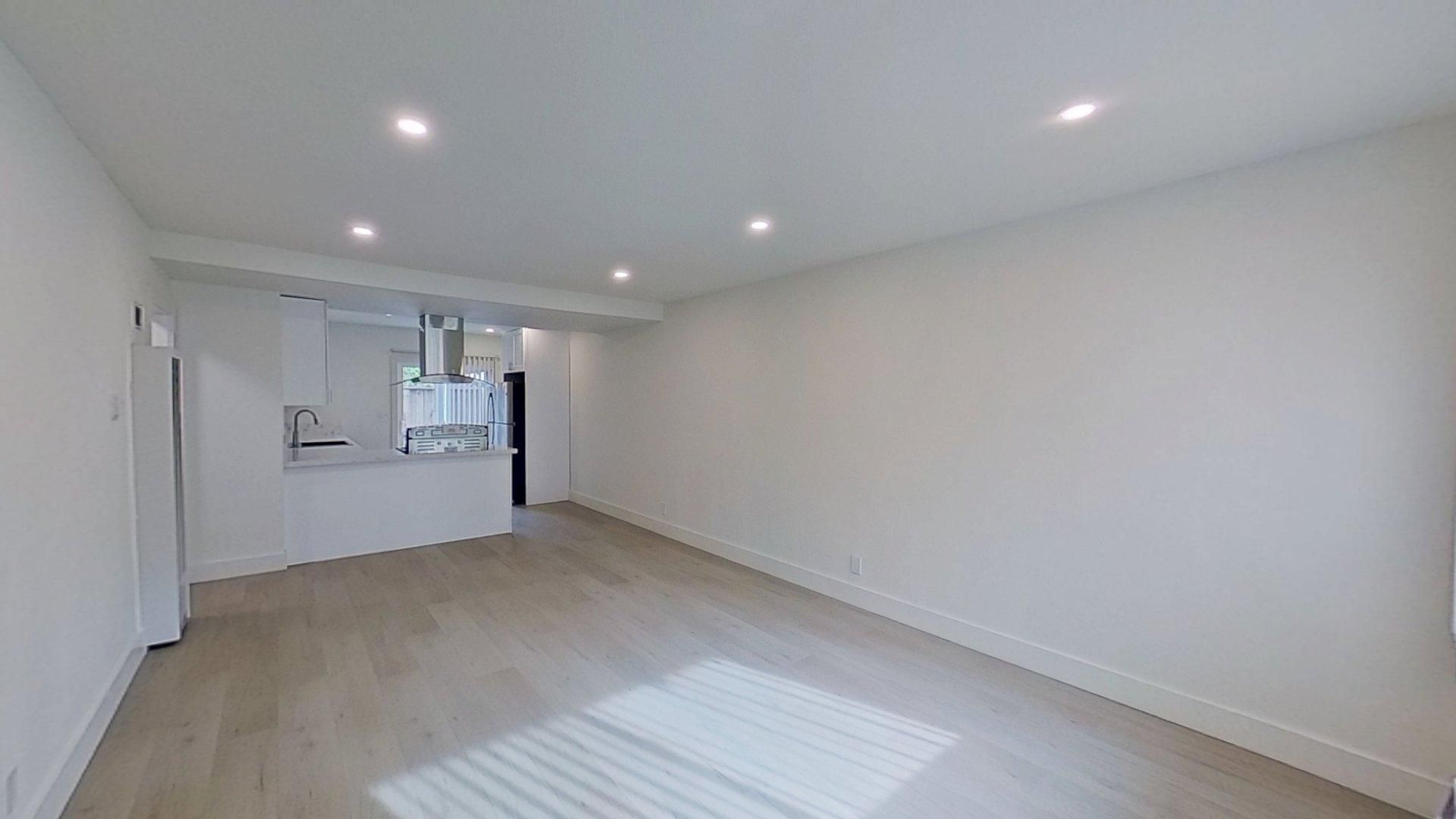 Fullerton Apartment: 524 Williamson Ave