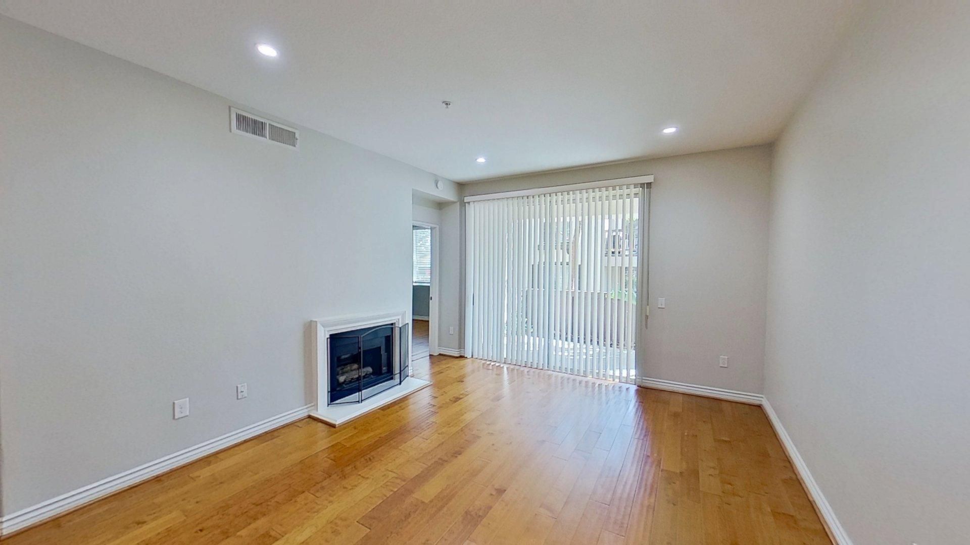 Tustin House: 2960 Champion Way APT 304