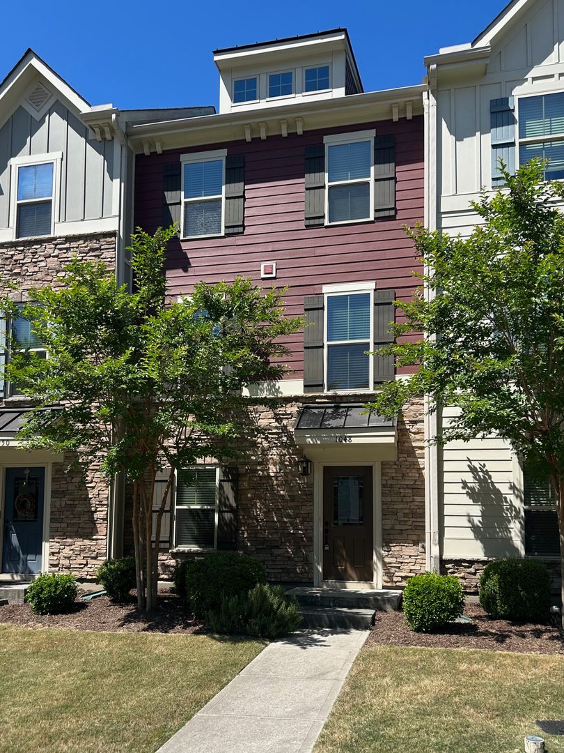 Apex Townhome: 1048 Brownsmith Dr.