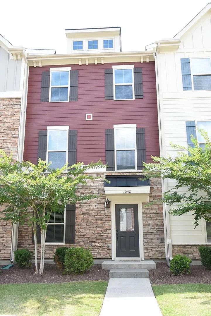 Apex Townhome: 1048 Brownsmith Dr.