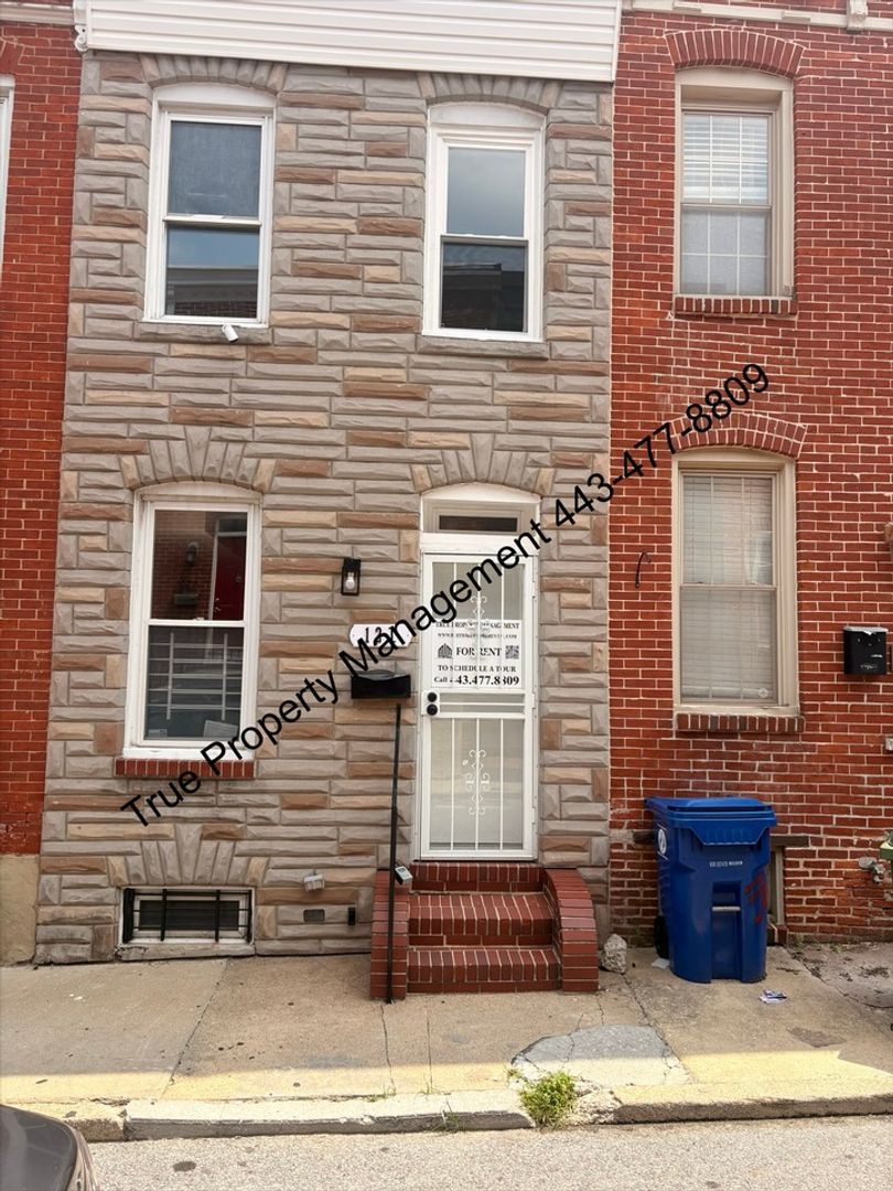 Baltimore House: 121 North Bradford Street
