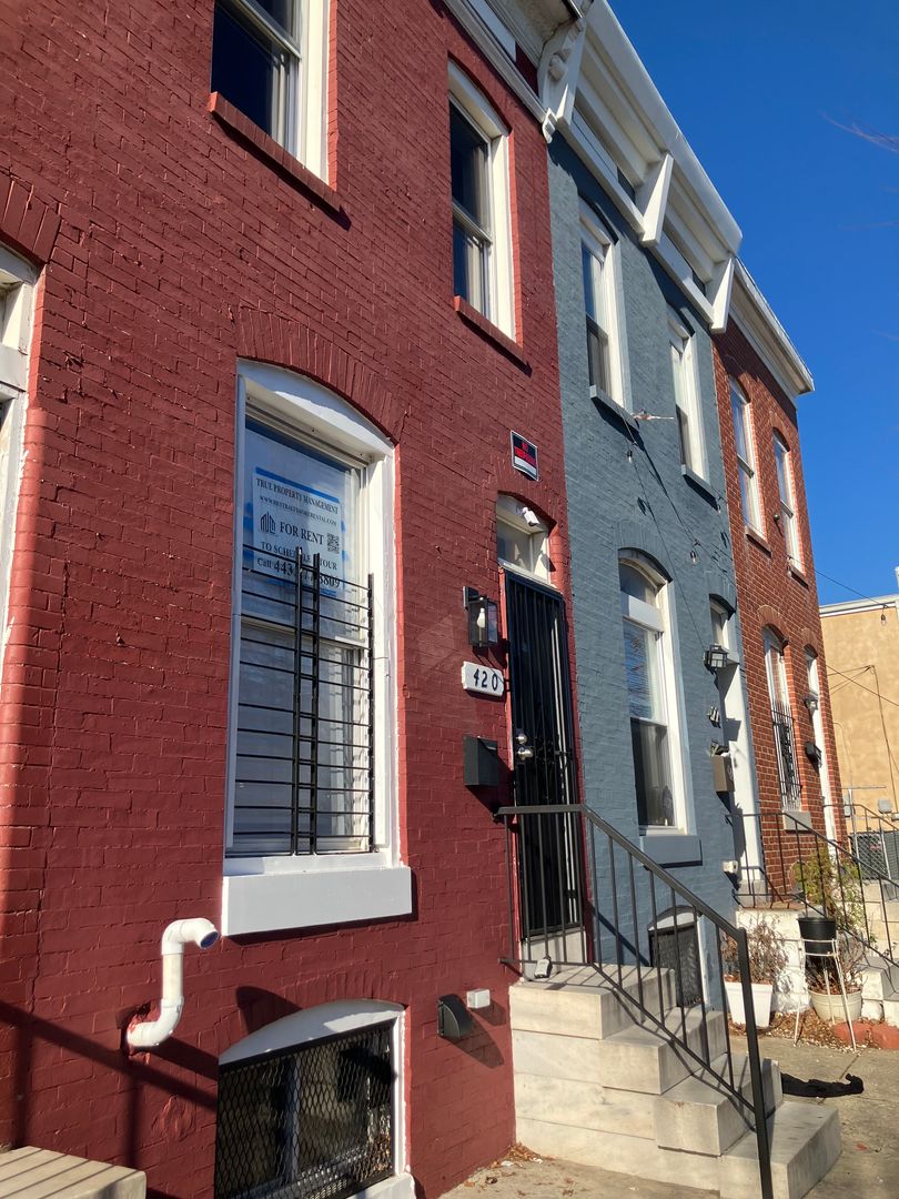 Baltimore House: 420 North Montford Avenue