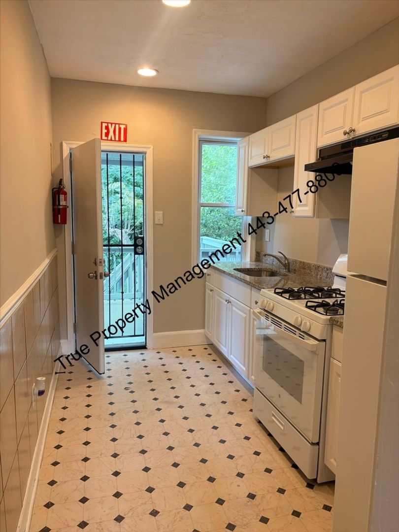 Baltimore Apartment: 3924 Fairview Ave