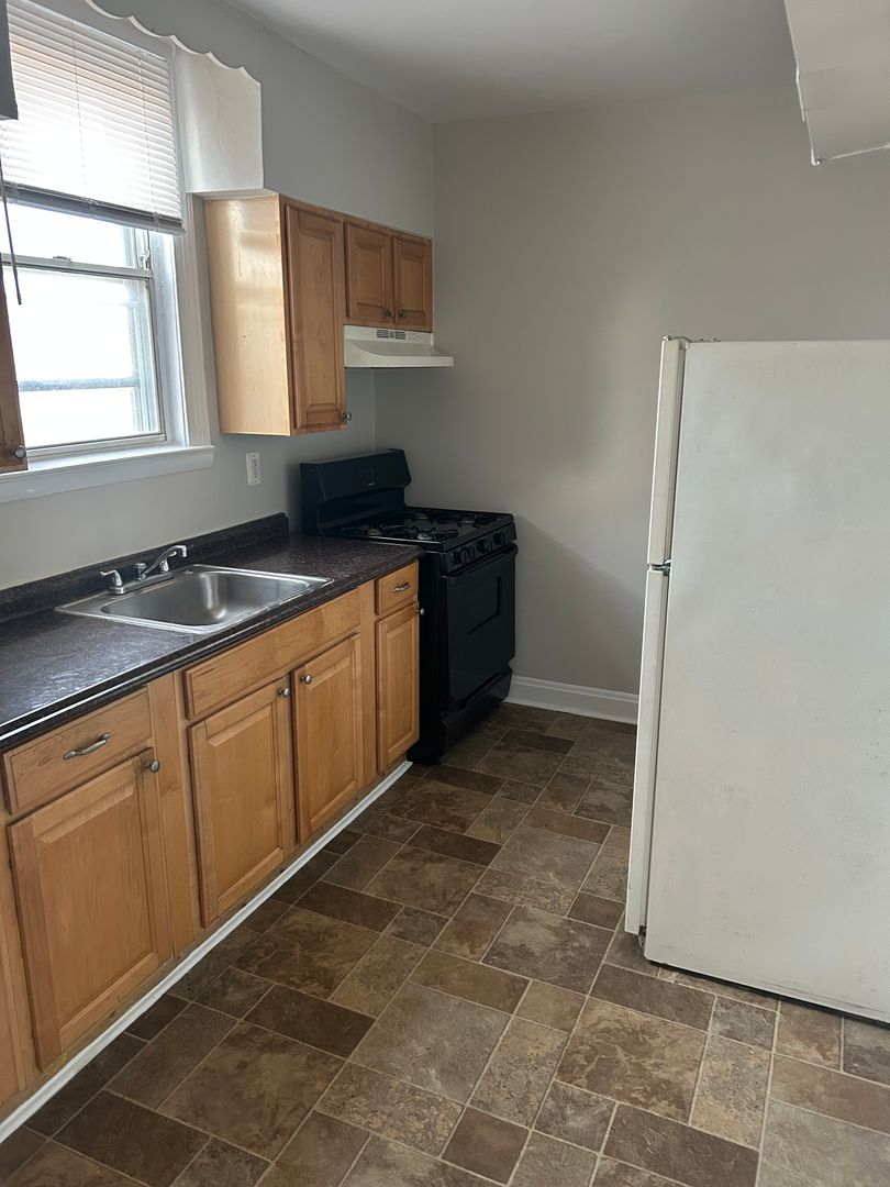 Baltimore Apartment: 3800 W Forest Park