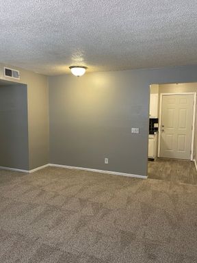 Discover the epitome of comfortable living at Kennedy Place in Edmond – photo 1