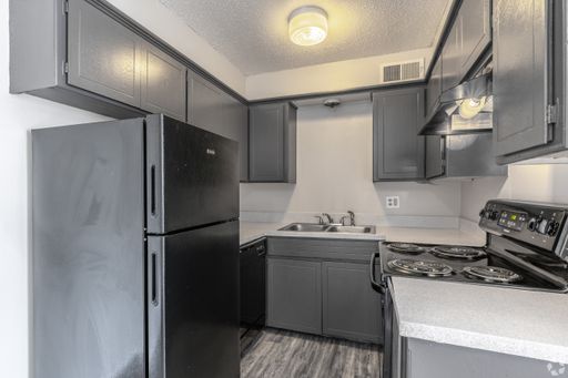 One Bedroom One Bathroom Apartment – photo 1