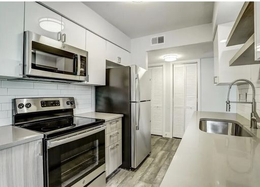 SPECIAL RENT RATE - $1399 for our 1330 Square foot THREE BEDROOM TWO BATHROOM! – photo 1