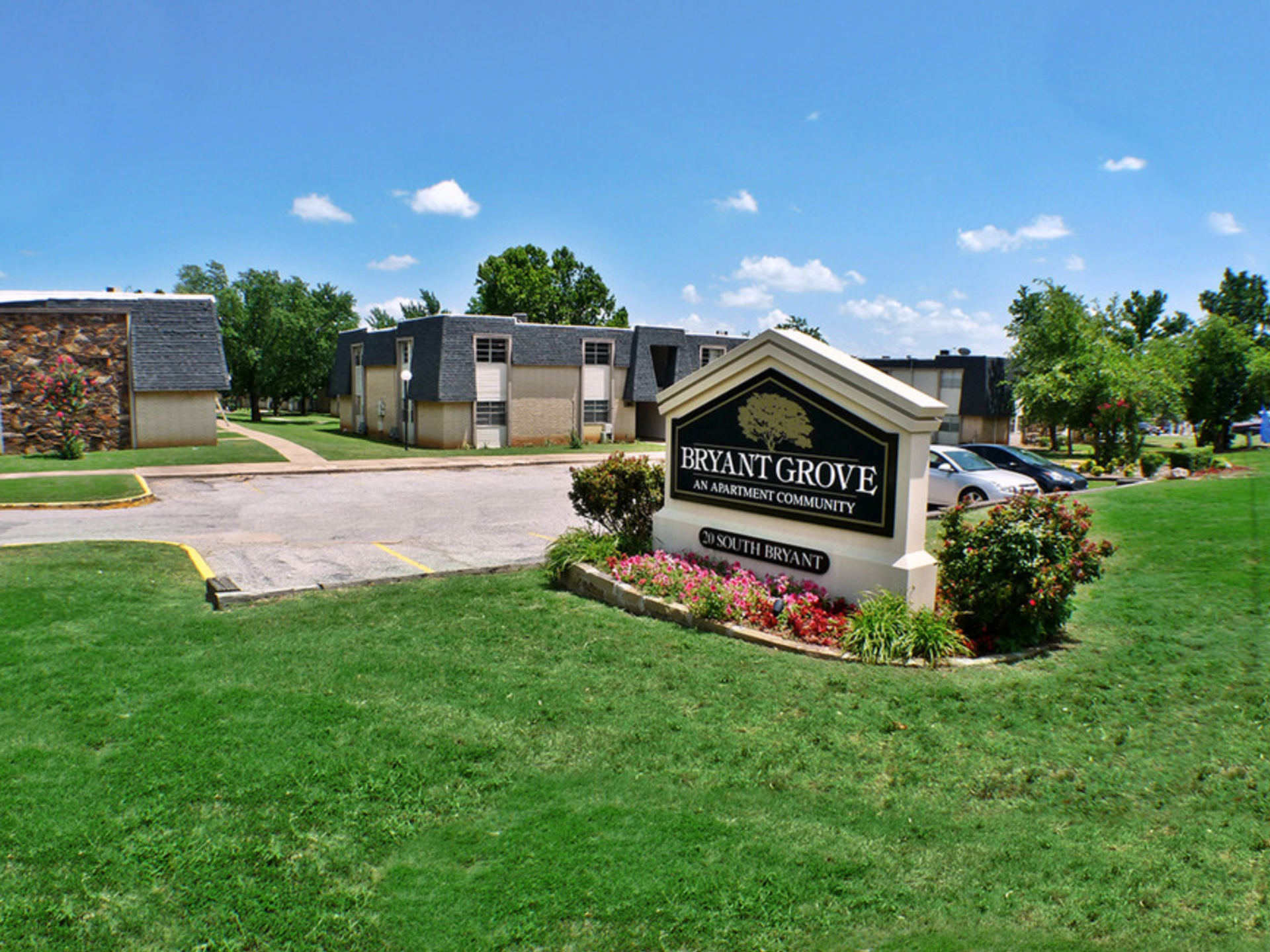 Edmond Apartment: 20 S Bryant Ave