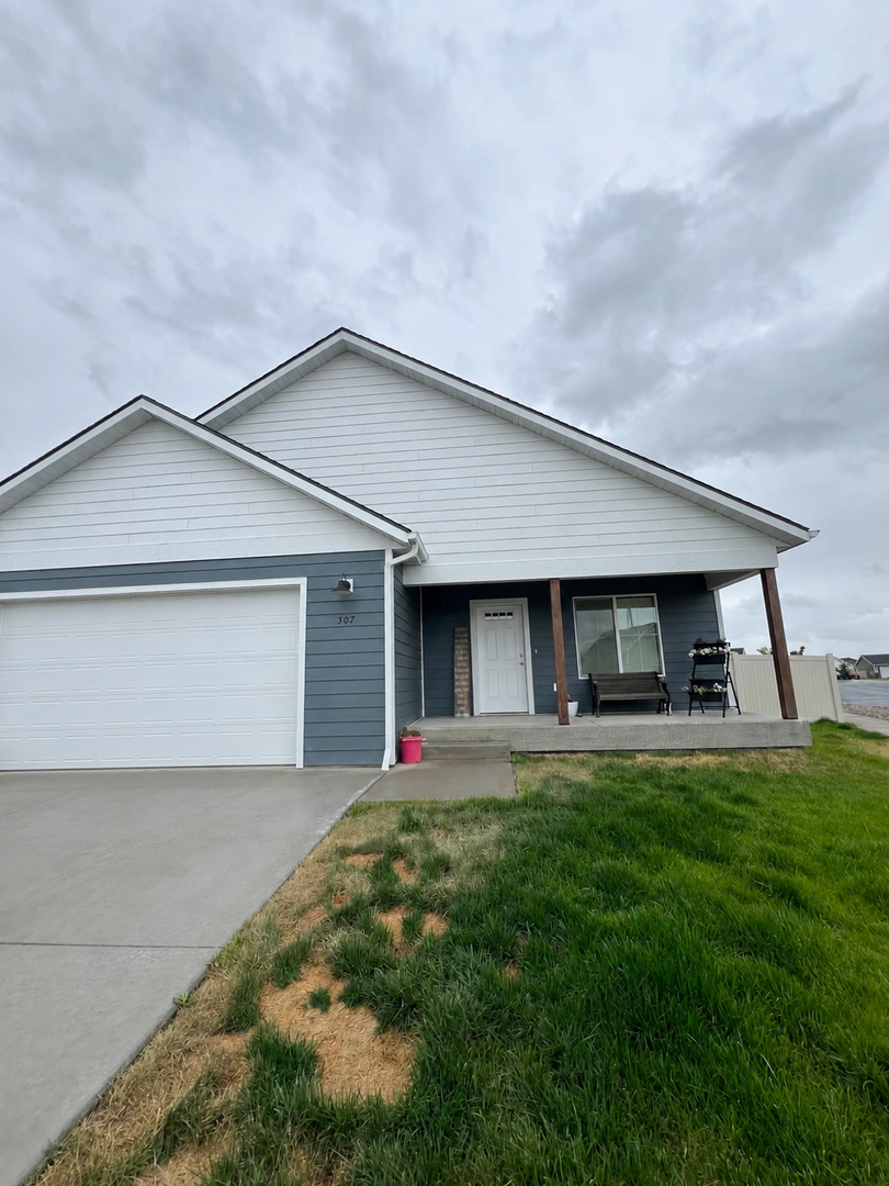 East Helena House: 3074 Meadow View Lp