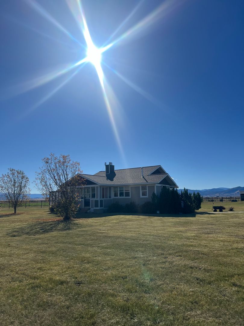 Helena House: 2621 Labrador