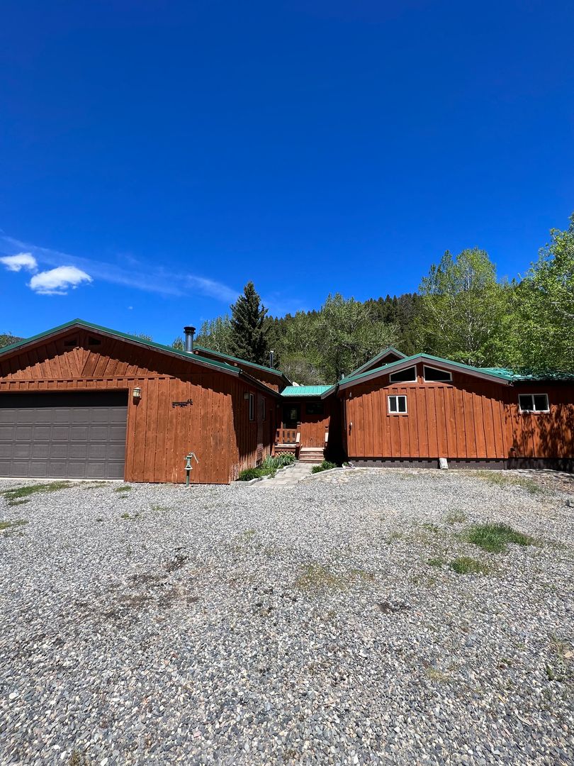 Basin House: 42 Quartz