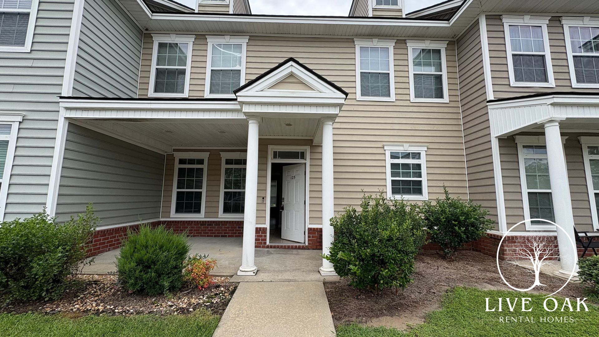 Hinesville House: 125 Governors Boulevard