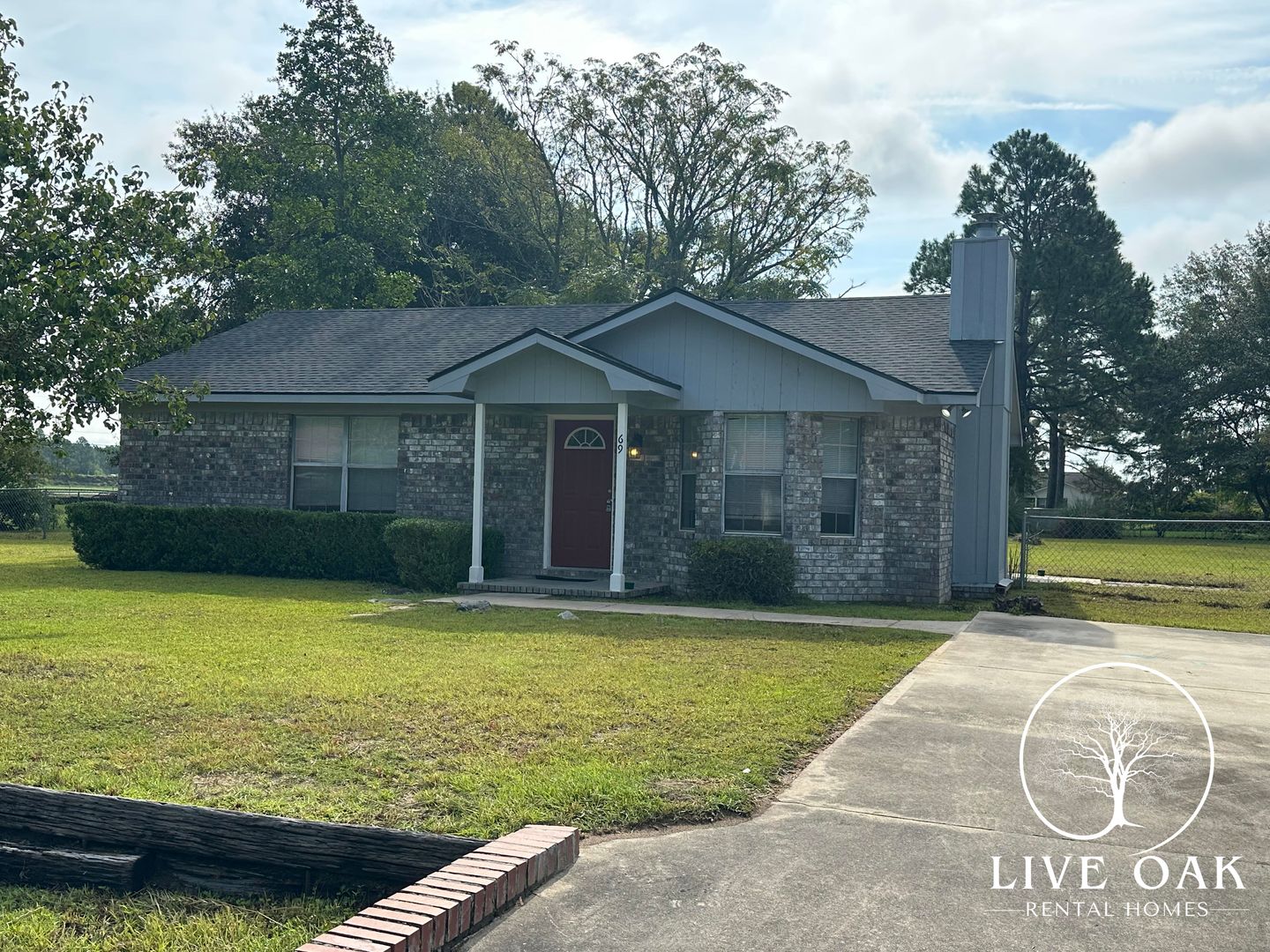 Hinesville House: 69 John Gibson Court NE