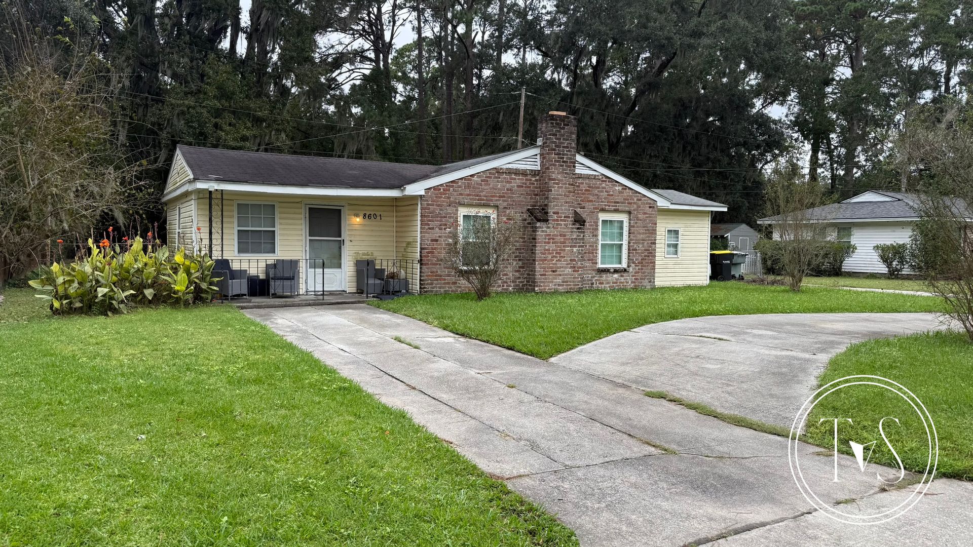 Savannah House: 8601 Hurst Avenue