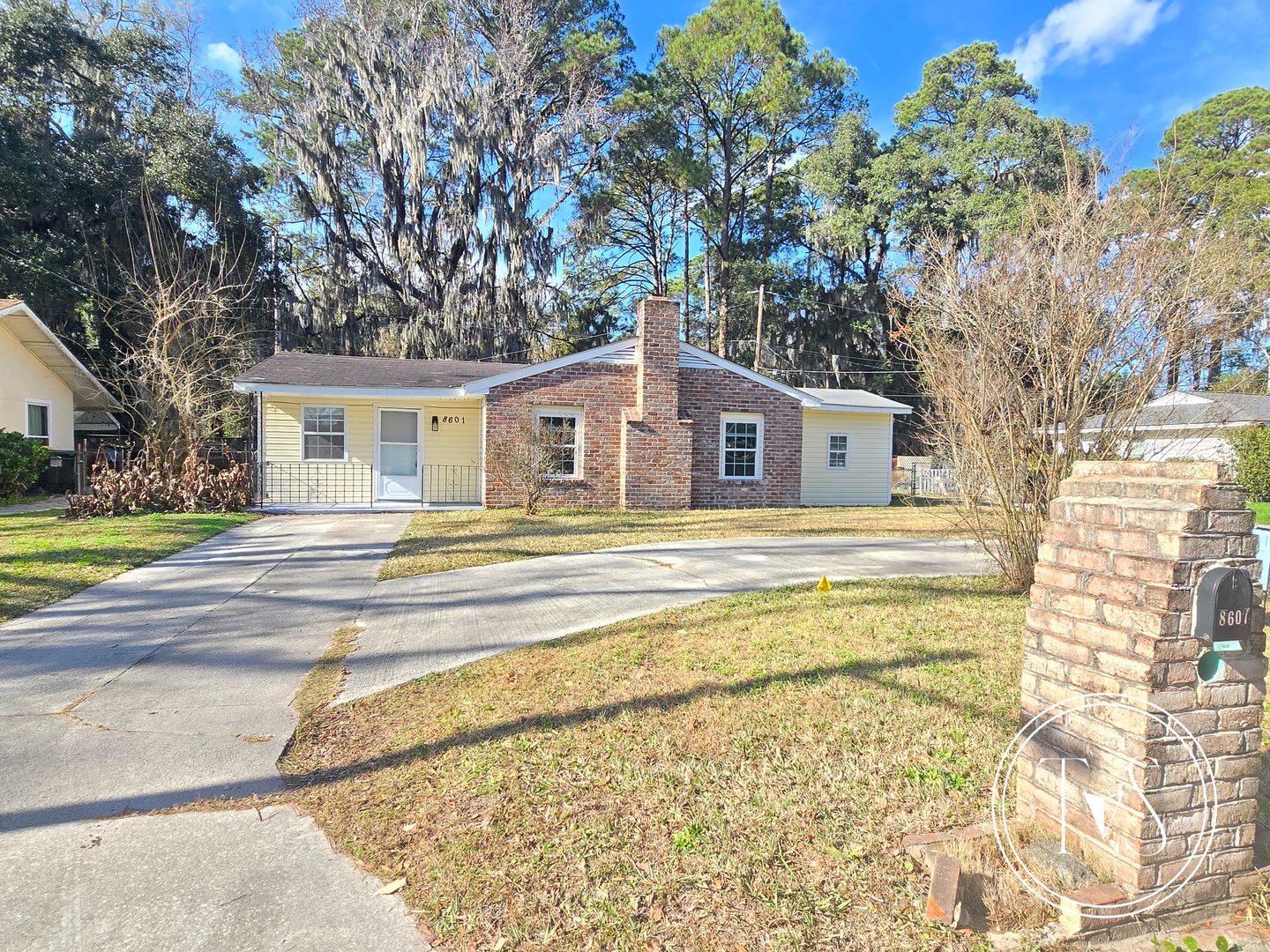Savannah House: 8601 Hurst Avenue