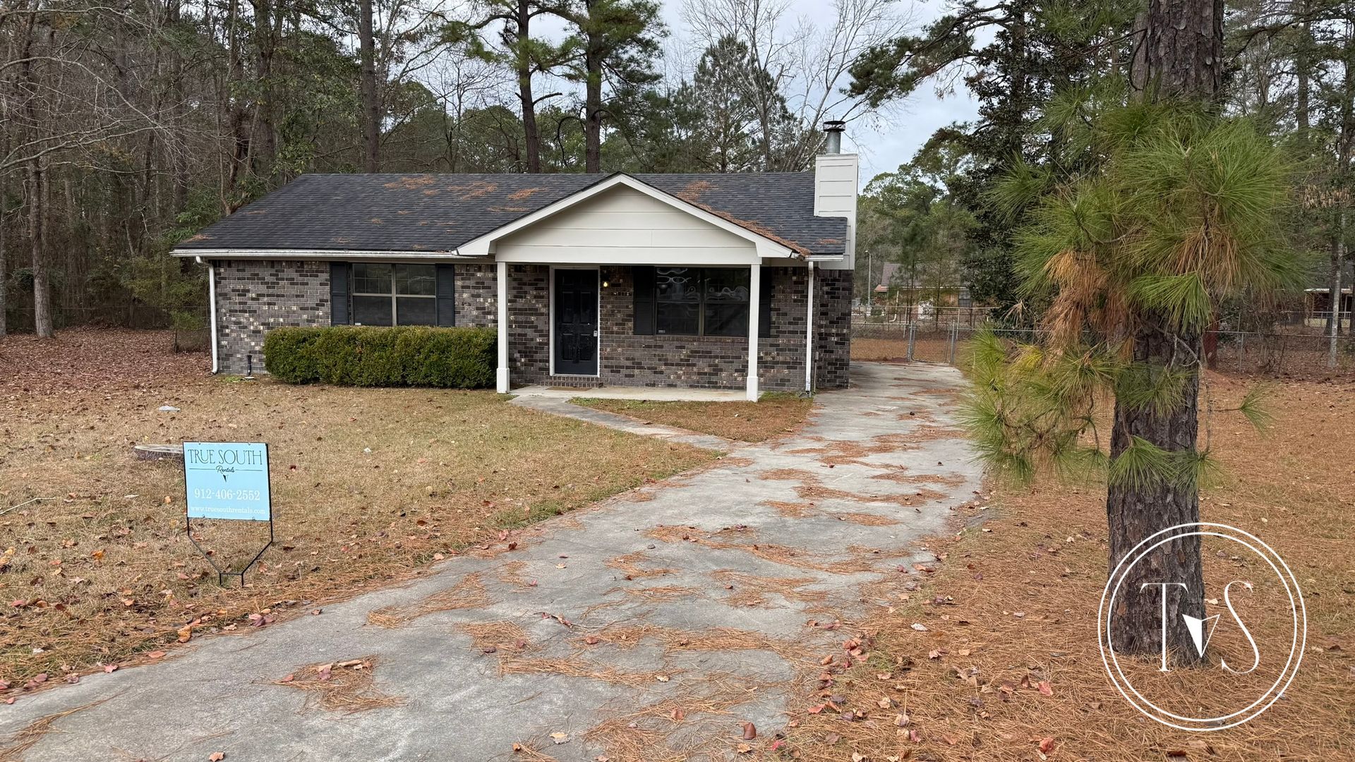 Hinesville House: 806 W Oxford Lane