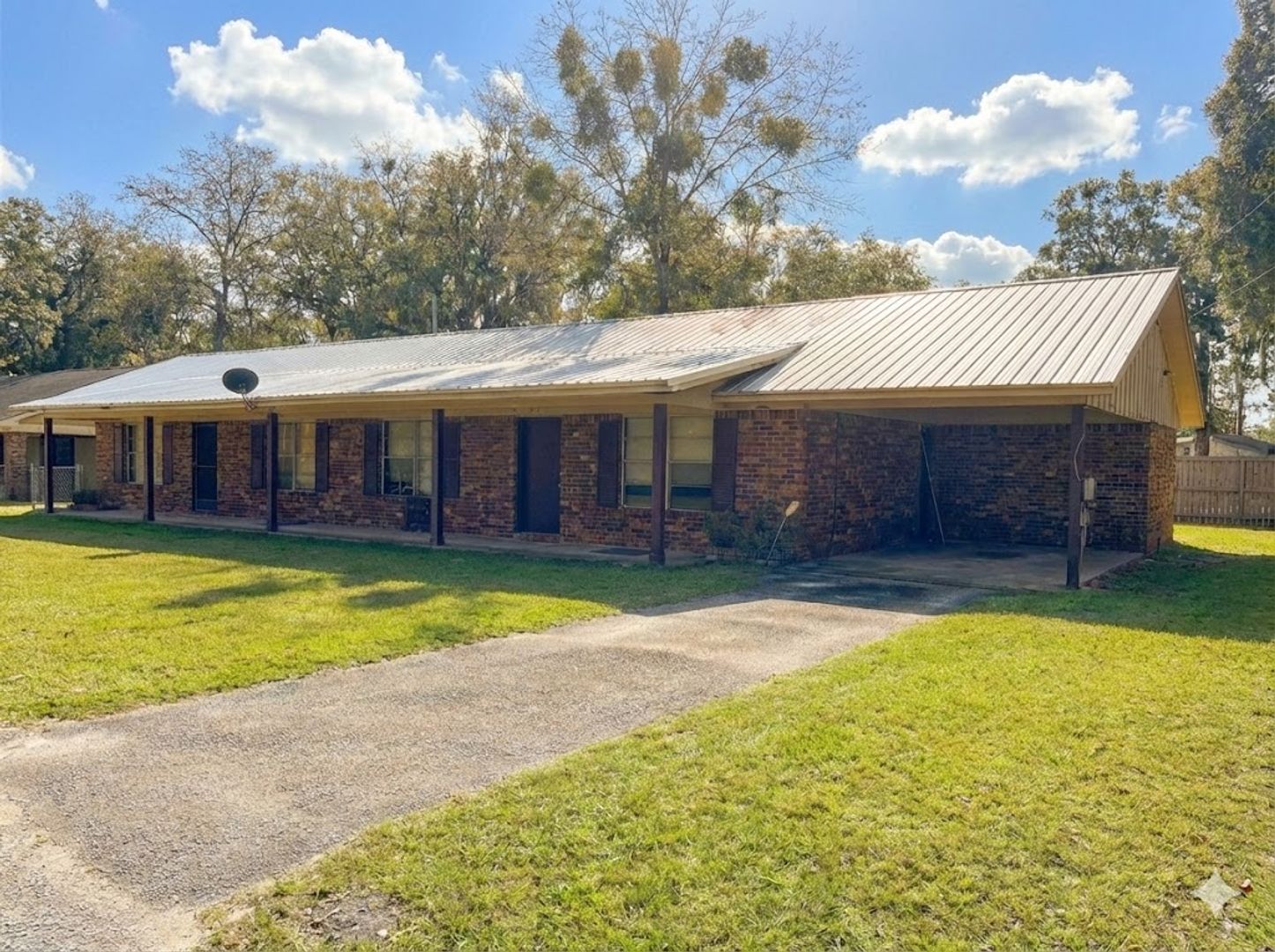 Hinesville Apartment: 995 Live Oak Drive