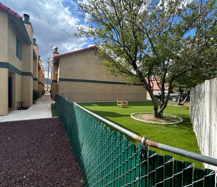 2 Story Townhouse in GH – photo 1