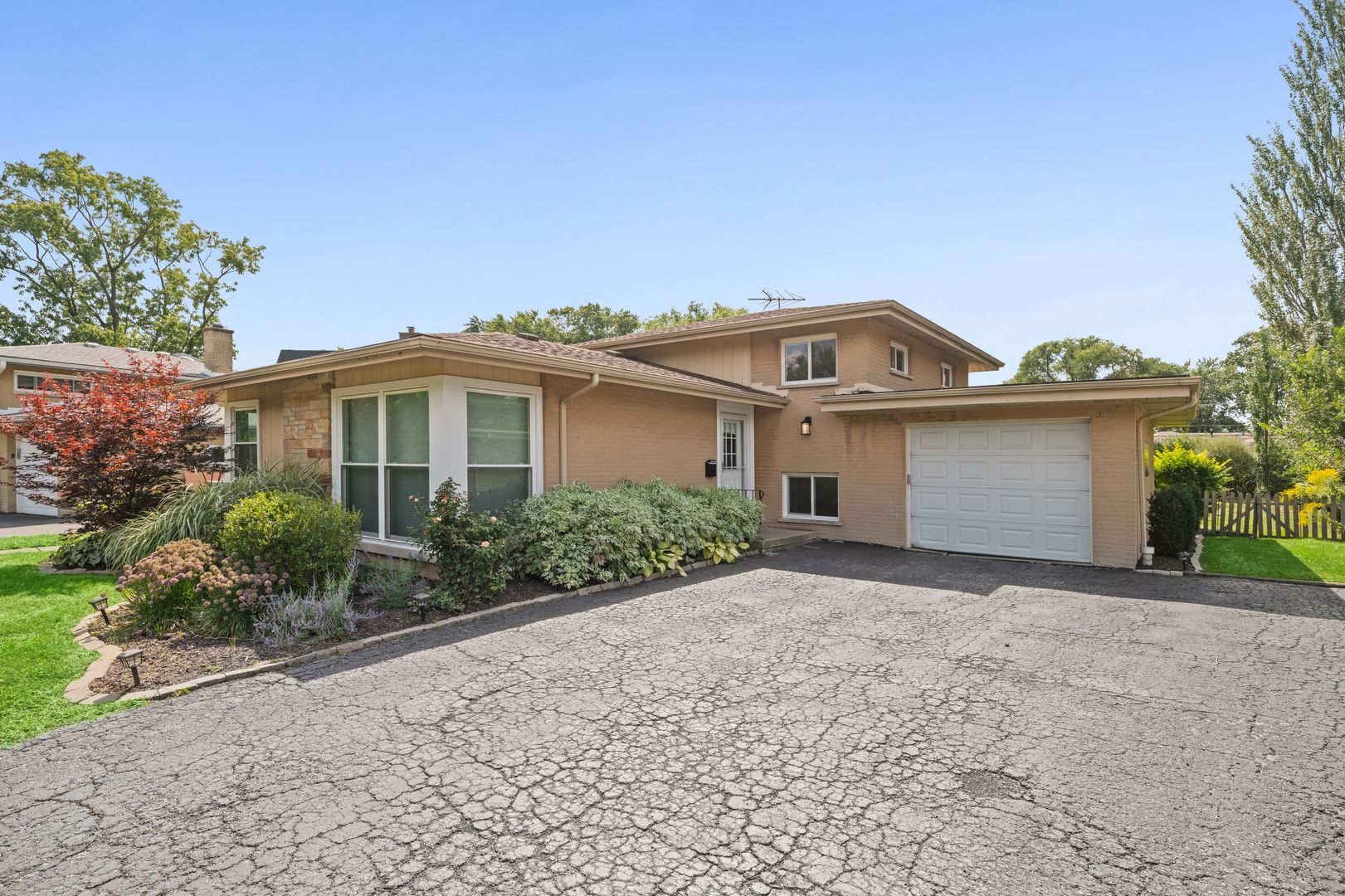 Glenview House: 230 Greenfield Dr