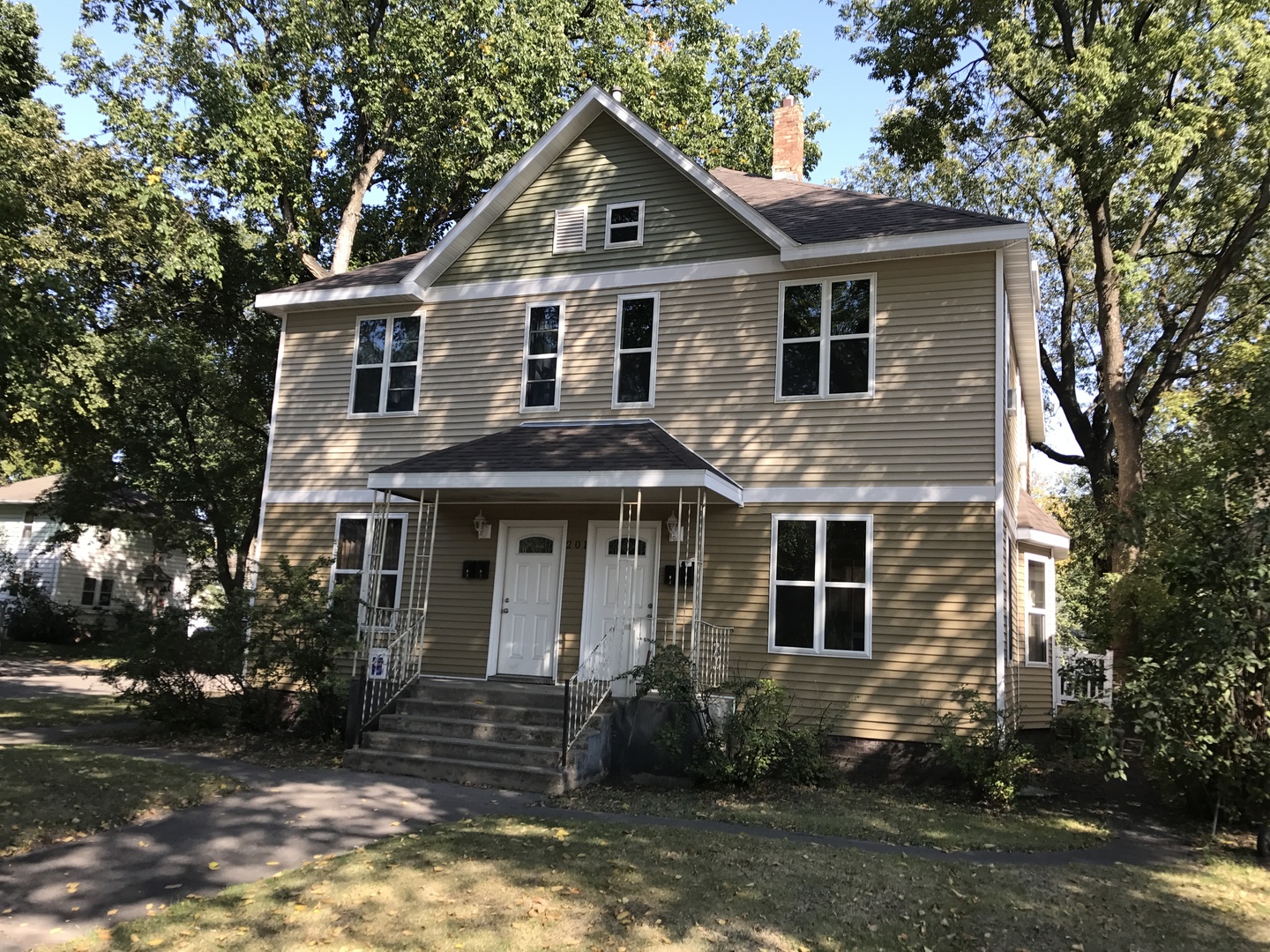 Grand Forks Apartment: 201 Walnut Street