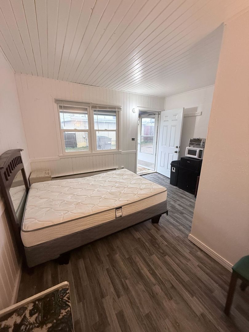 Crookston Apartment: 625 7th St. West