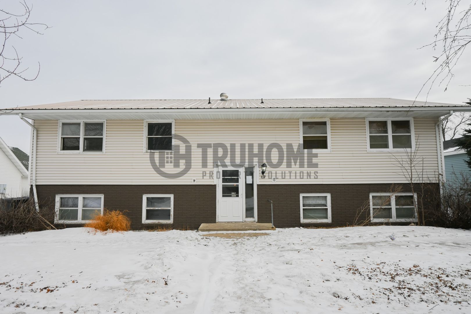 Hillsboro Apartment: 112 2nd St. SW