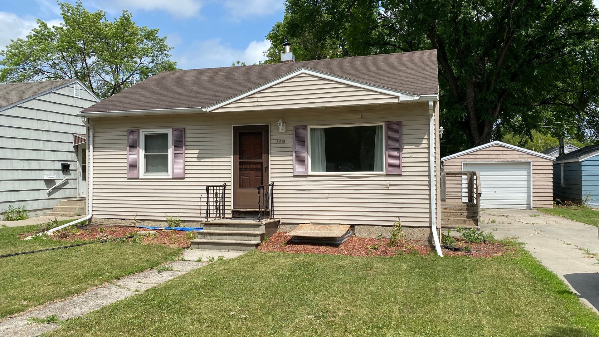 Huge 5 Bed 2 Bath Home for Rent! Great Location Near UND! 