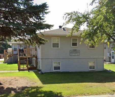 Centrally located 2 bedroom, 1 bath in 6-plex with water/sewer/garbage paid! – photo 1