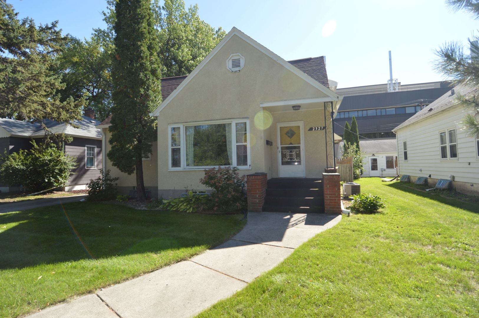 Grand Forks Apartment: 2327 University Ave