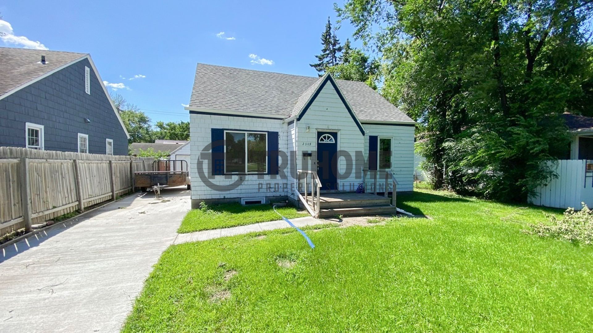 Grand Forks House: 2305 University Ave