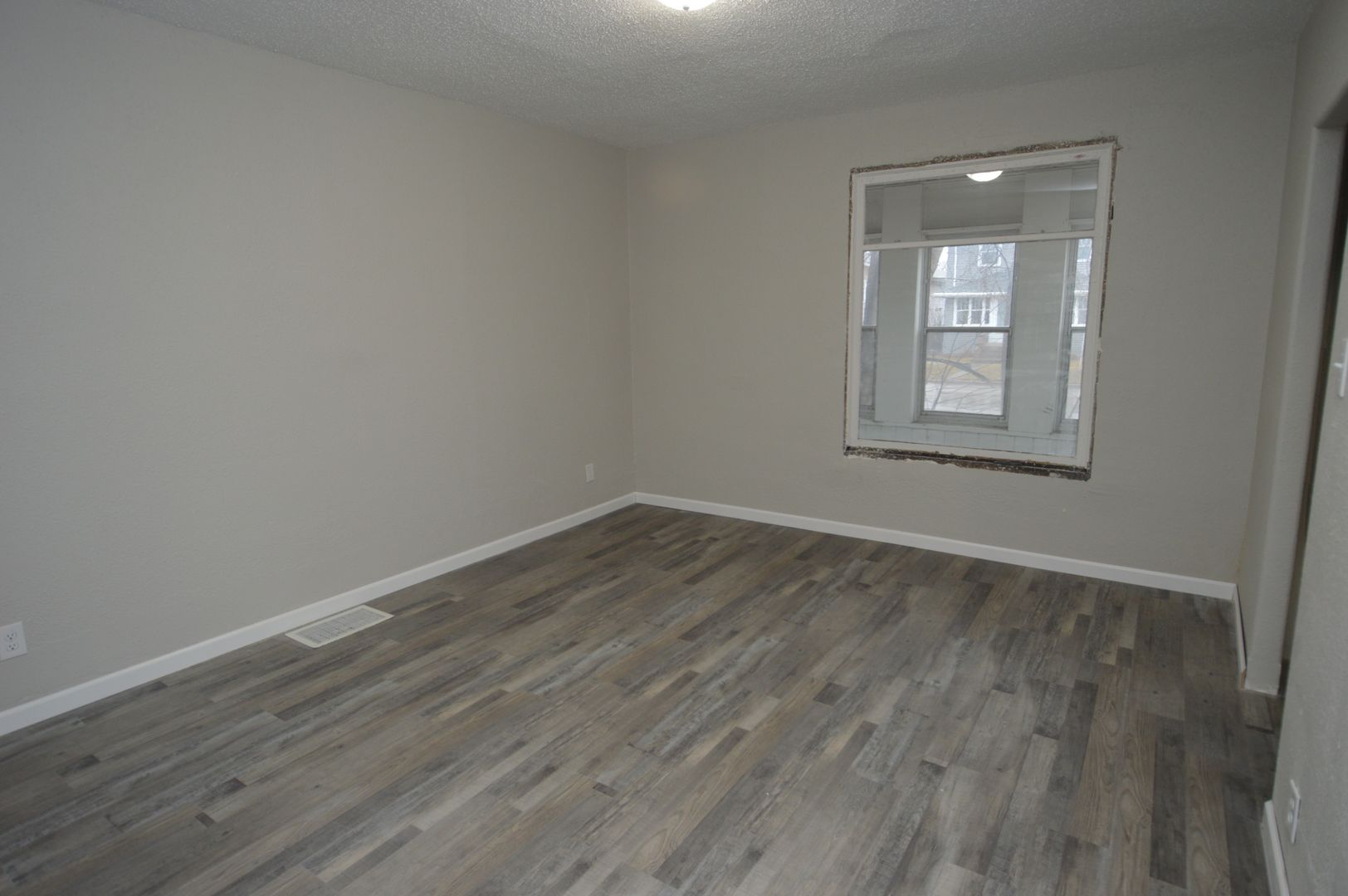 501 N 4th St. 9 of 12