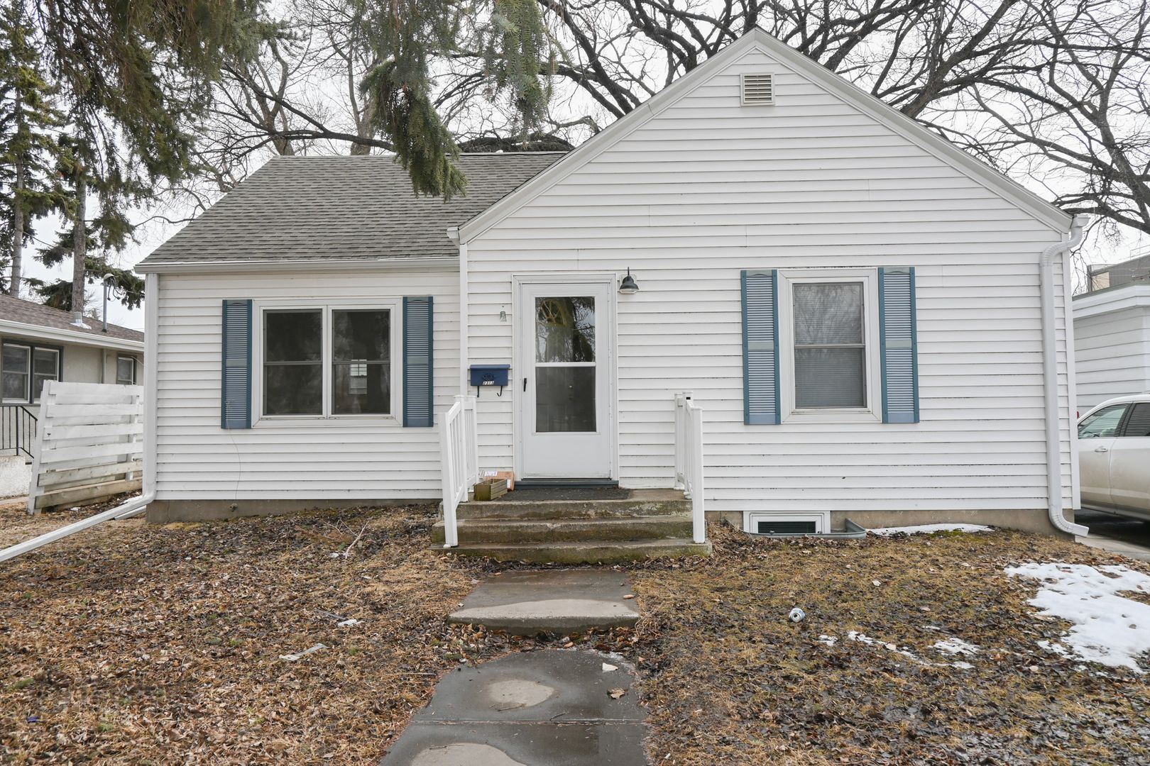 Grand Forks House: 2313 University Ave