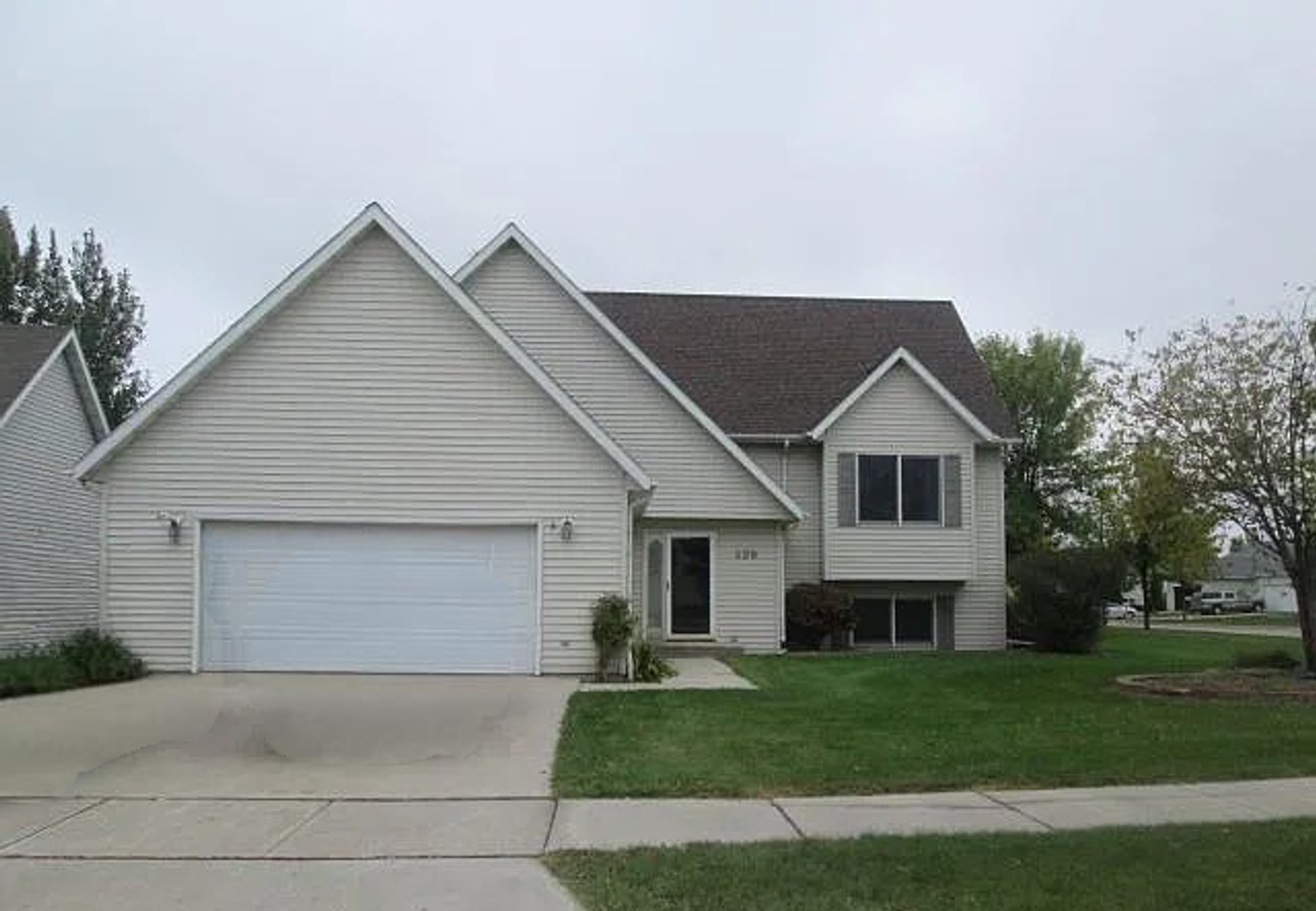 Grand Forks House: 439 Burdick Court