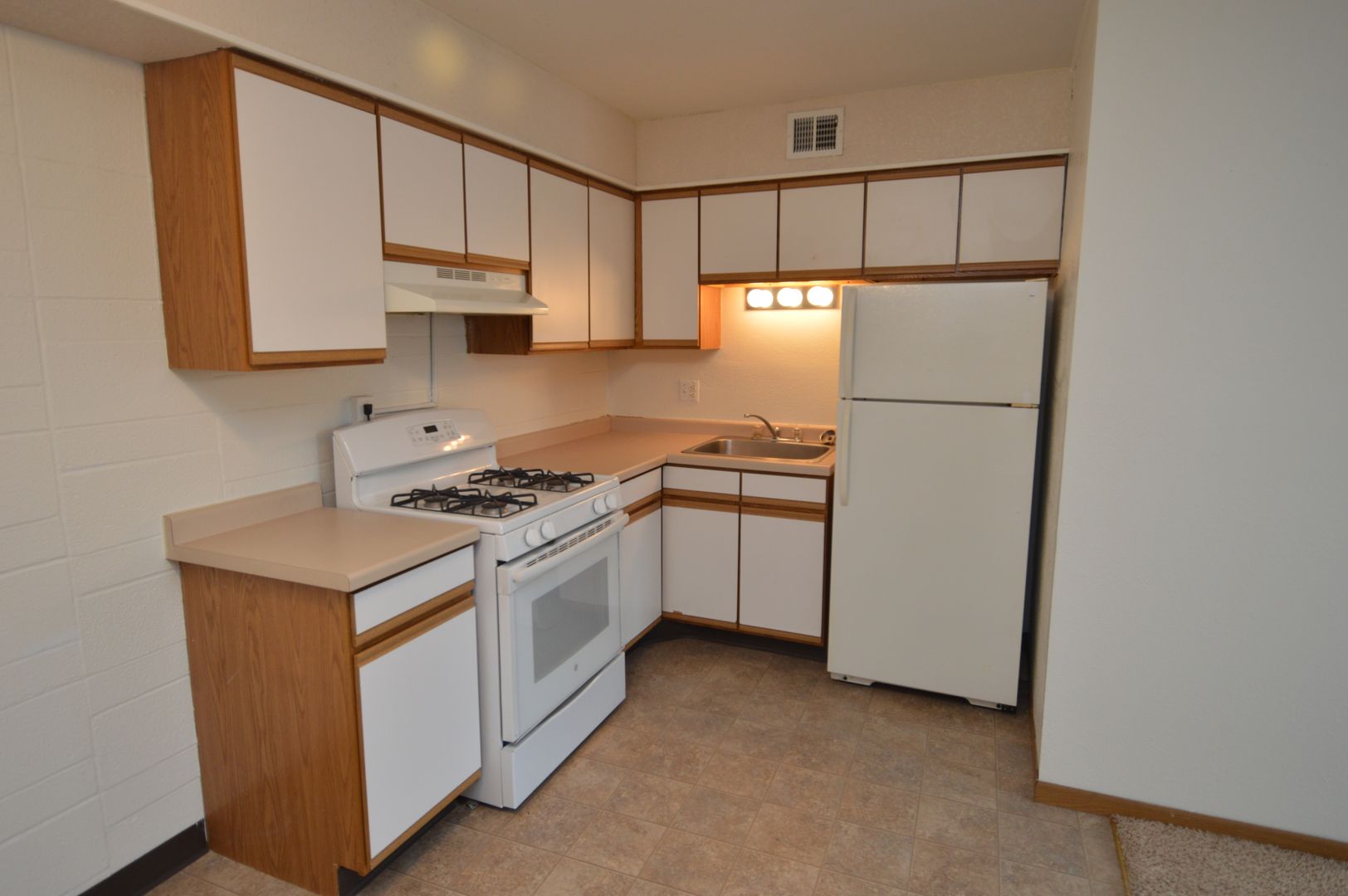 Grand Forks Apartment: 2212 12th Ave. N.