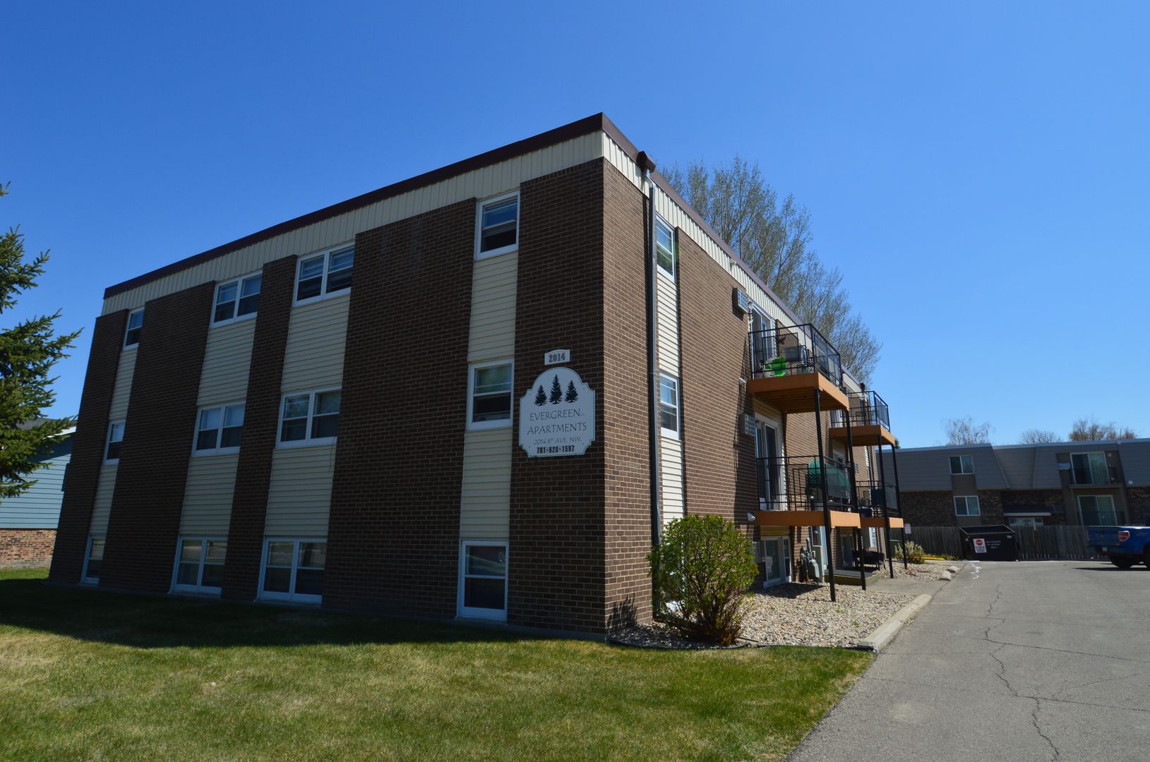 East Grand Forks Apartment: 2014 8th Ave NW
