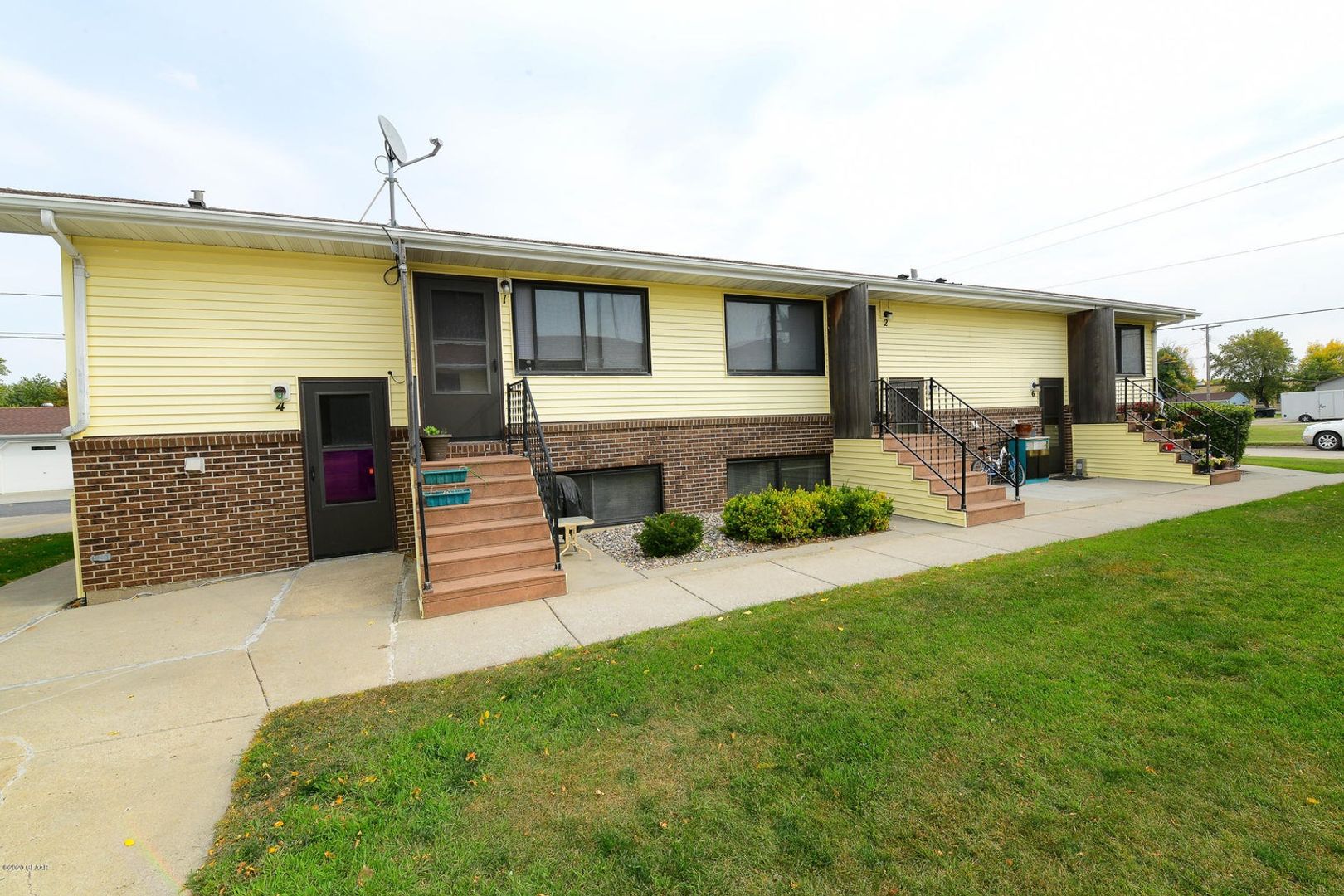 Grand Forks Apartment: 620 Conklin Ave
