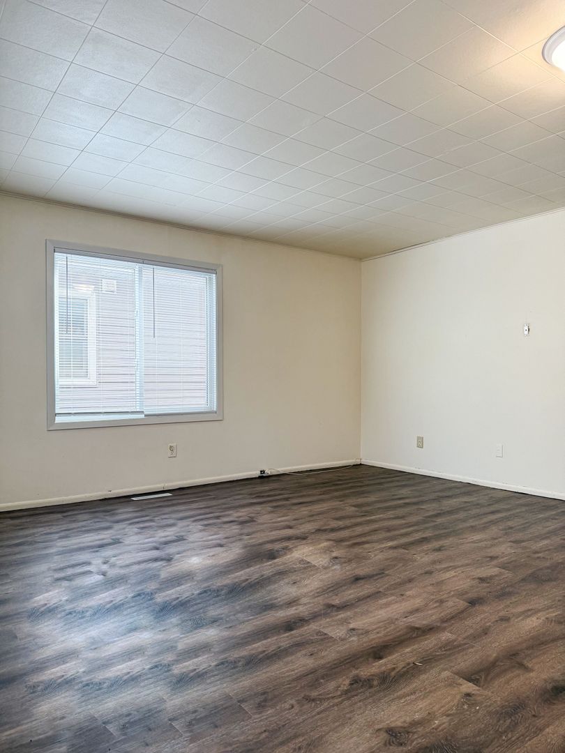 Grand Forks Apartment: 1624 S 14th St