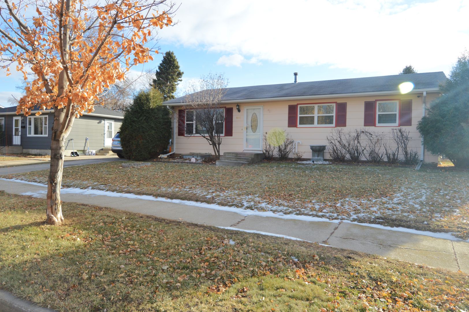 Huge 4 Bed 2 Bath Single Family Home!! Tons of Updates!