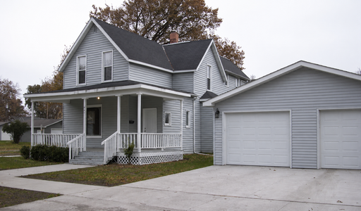 Large 2 bed 2 bath duplex near the Greenway with WSG and heat paid! – photo 1