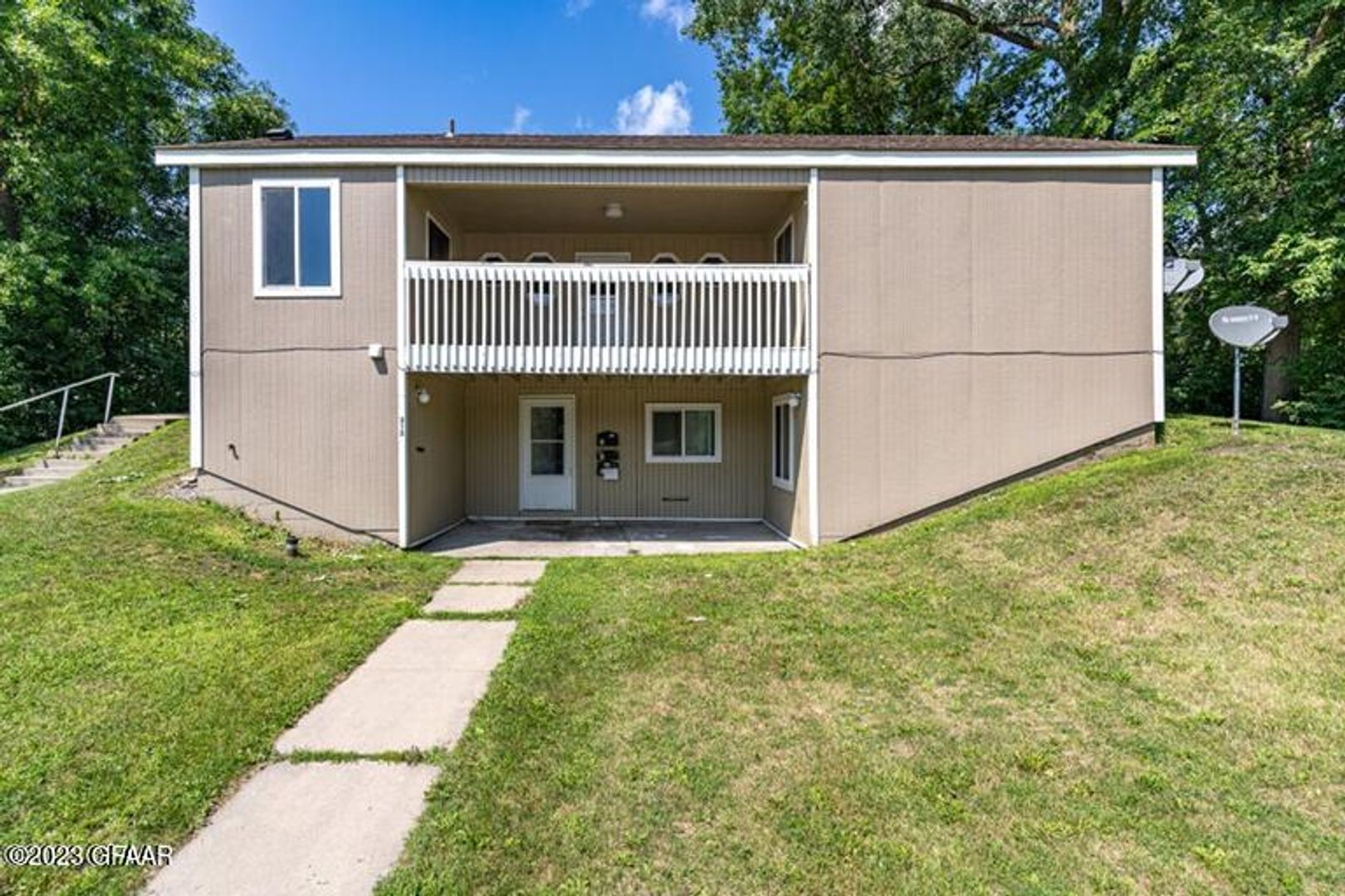 Crookston Apartment: 315 Summit Ave