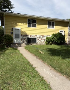 2 bed 1 bath duplex near UND!! – photo 1