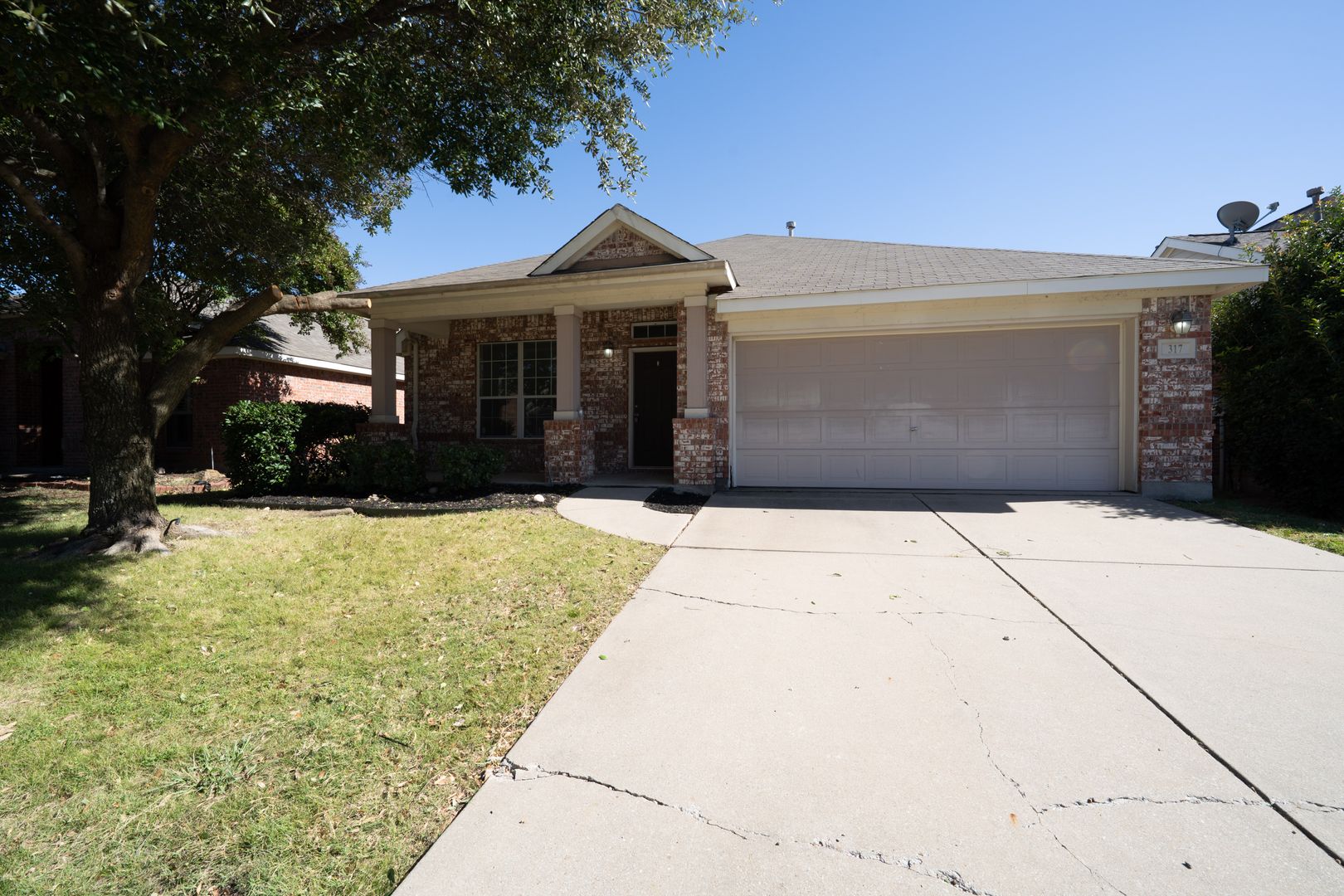 Little Elm House: 317 Parakeet Drive