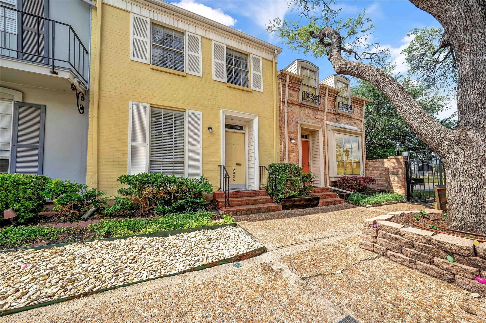 Dallas House: 3006 Brockbank CT #3006