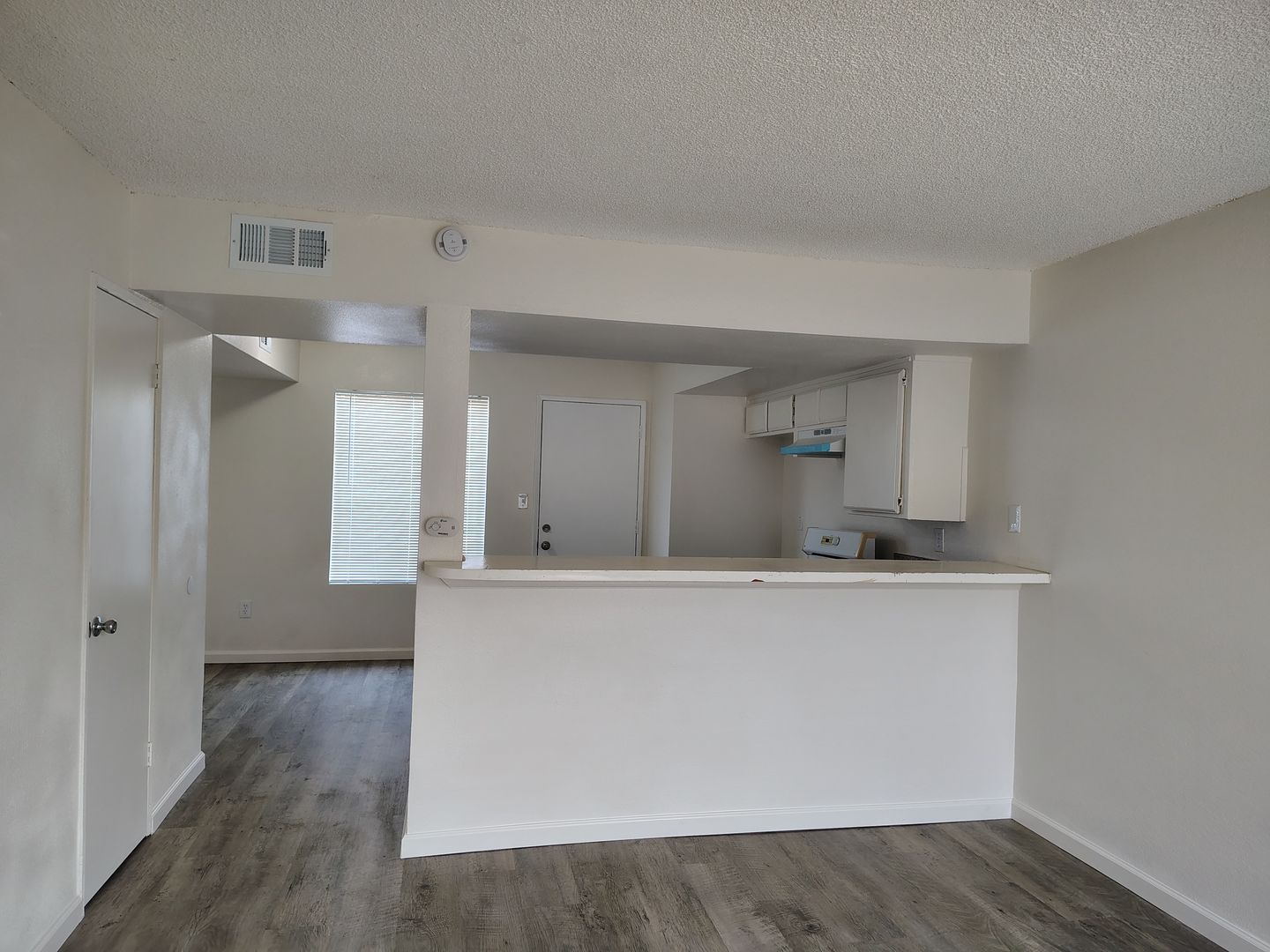 Bakersfield Apartment: 2010 Larcus Avenue