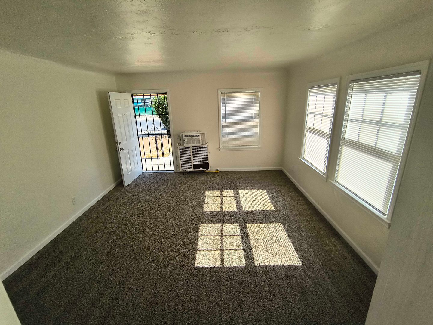 Bakersfield House: 223 Wilson Avenue