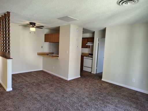 1 Bed Apartment in Bakersfield CA / Balcony / Pet Friendly / $1040 Move-in Special – photo 1
