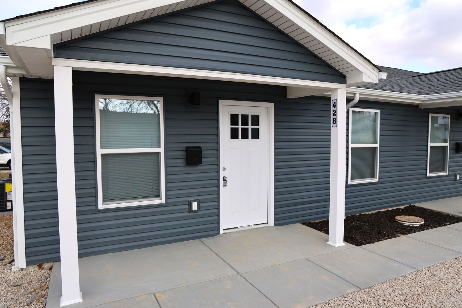 Sullivan Apartment: 428, 432, 436, 440 South Mansion Street