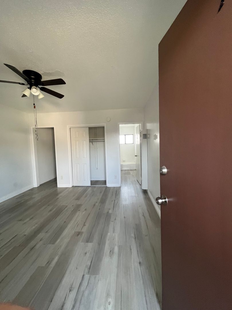 Long Beach Apartment: 5936 Orange Ave