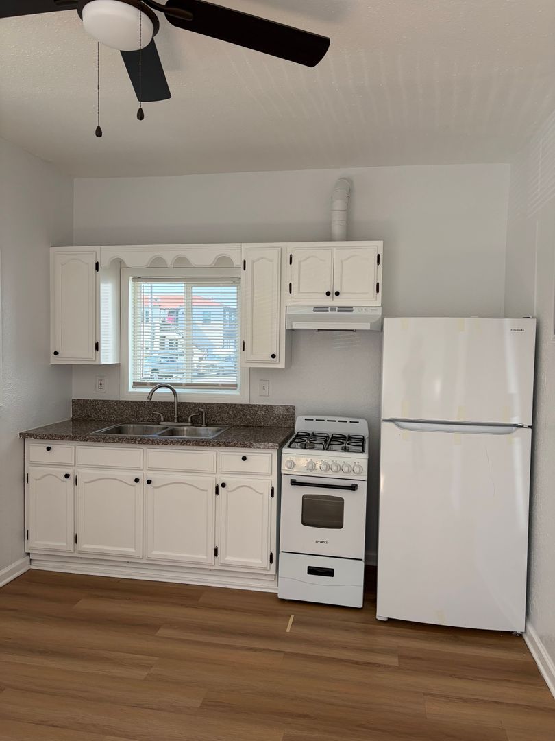 Long Beach Apartment: 842 Alamitos Avenue